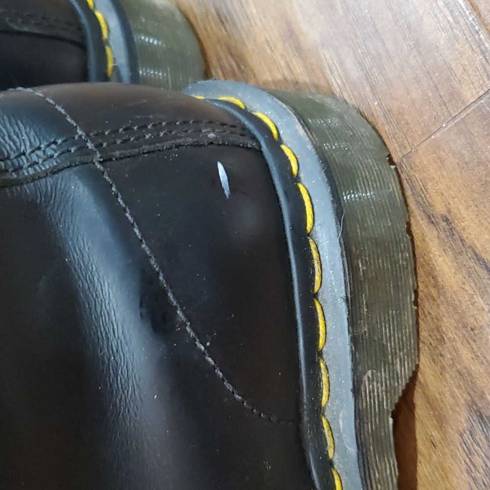 Doc Martens "The Original" Air Wair with Bouncing Soles - Picture 4 of 9